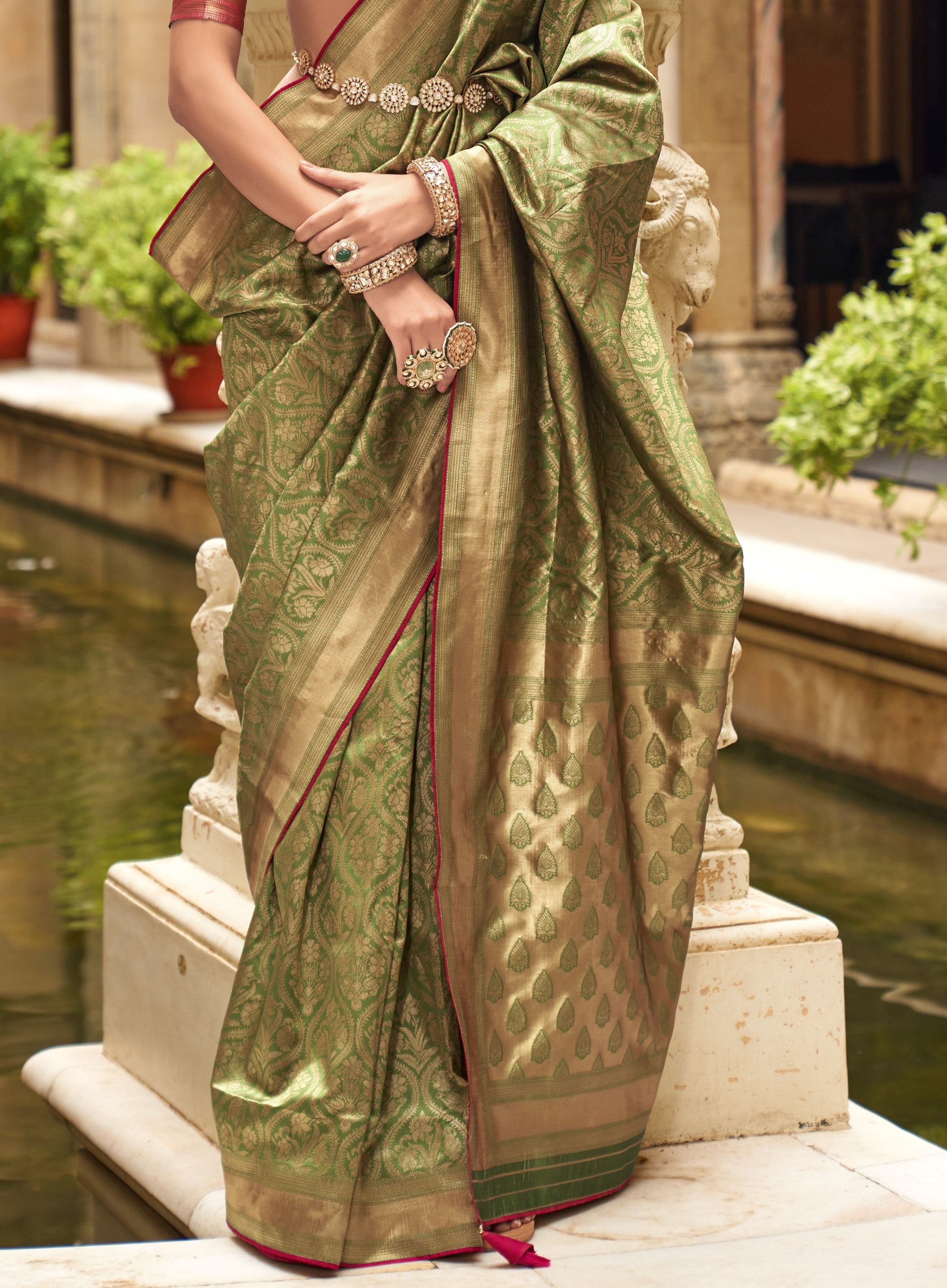 Jacquard Weaving with Banarasi Design Women Saree